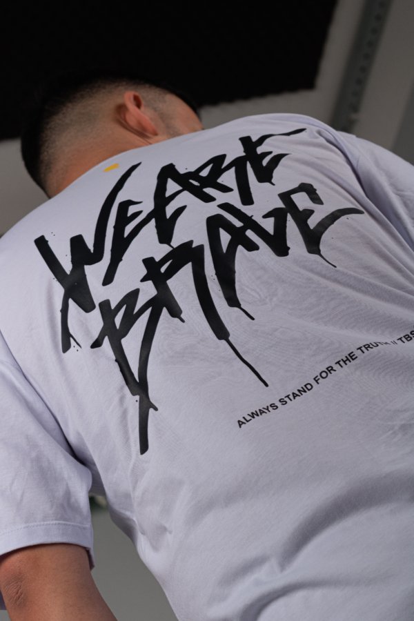 Camiseta Streetwear We Are Brave - Imagem 4